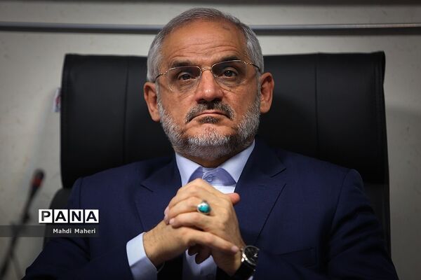 نشست صمیمی وزیرآموزش و پرورش با مدیران و کارکنان معاونت پرورشی و فرهنگی