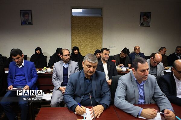 نشست صمیمی وزیرآموزش و پرورش با مدیران و کارکنان معاونت پرورشی و فرهنگی