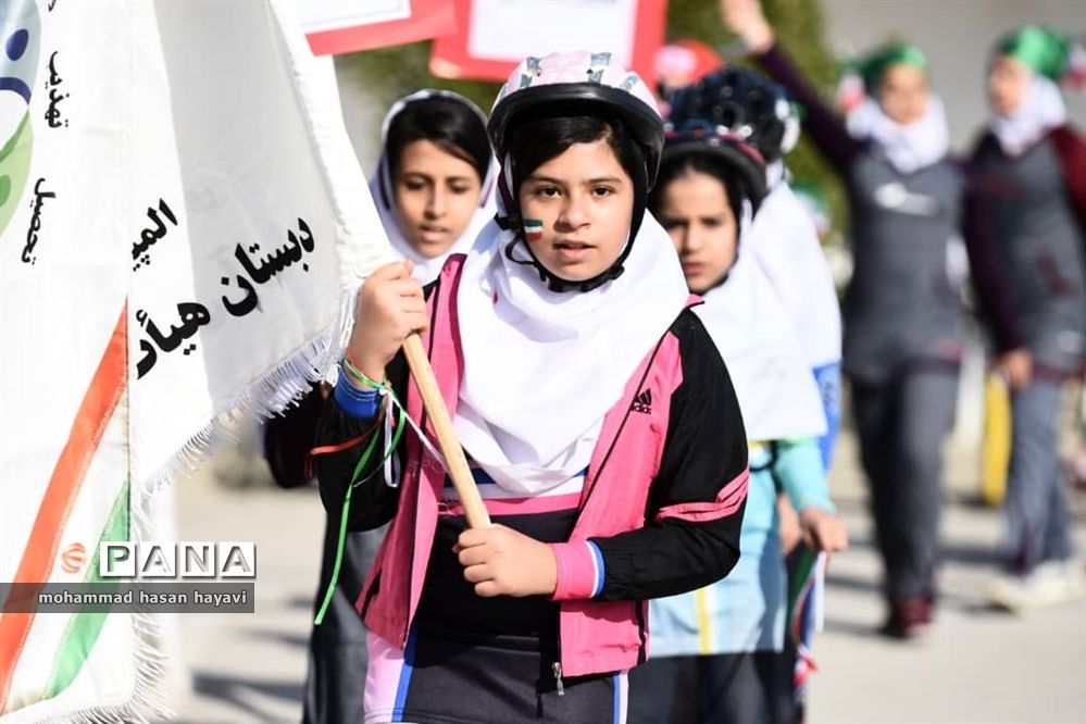 آیین افتتاحیه المپیاد ورزشی درون مدرسه آبادان در دبستان جلال آل احمد