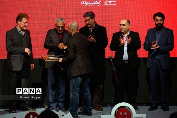 آیین تقدیر از پیشکسوتان و فعالان صنعت اسباب‌بازی