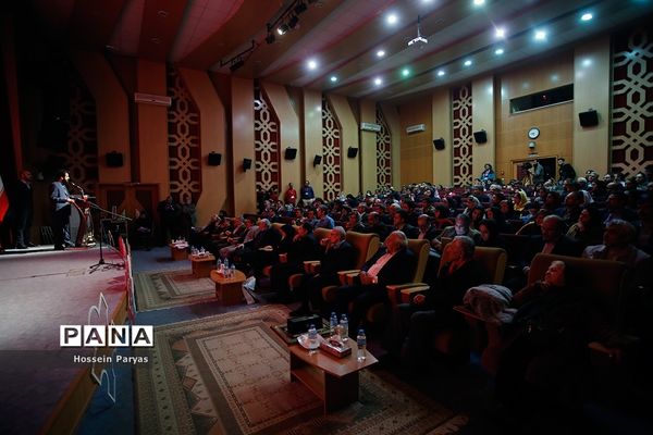 آیین تقدیر از پیشکسوتان و فعالان صنعت اسباب‌بازی