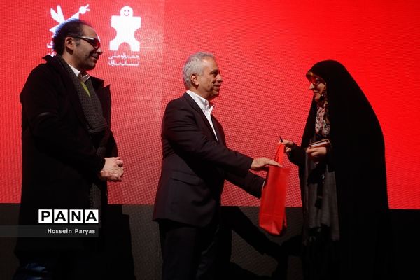 آیین تقدیر از پیشکسوتان و فعالان صنعت اسباب‌بازی