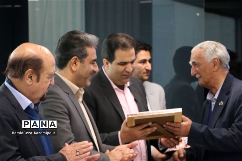 نشست هیات مدیره مجمع خیرین مدرسه ساز شهرستانهای استان تهران به میزبانی بنیاد خیریه شهیدان تقی زاده