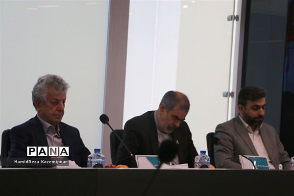 نشست هیات مدیره مجمع خیرین مدرسه ساز شهرستانهای استان تهران به میزبانی بنیاد خیریه شهیدان تقی زاده