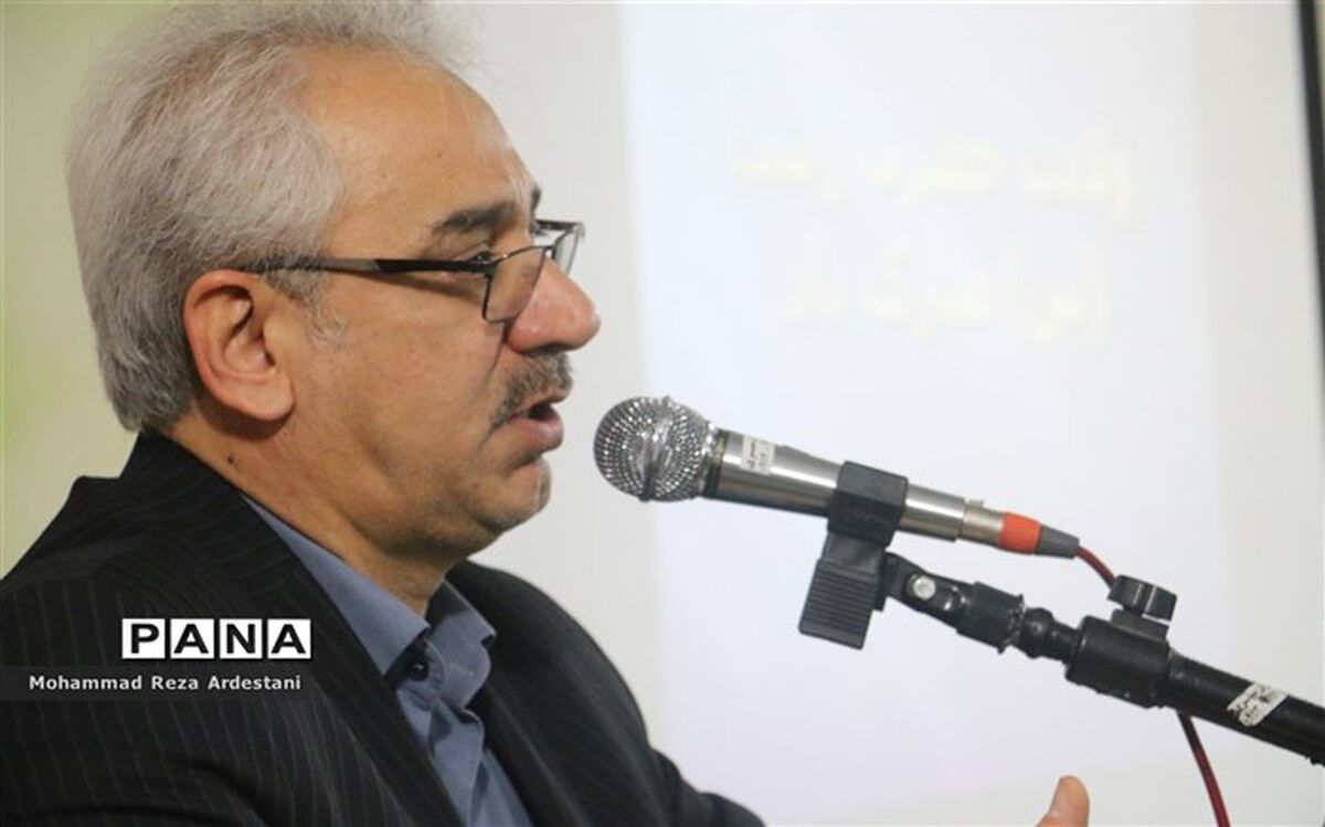 رییس آموزش و پرورش ورامین : کلاس های درس ورامین مزین به نام شهدا می شود