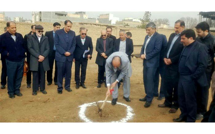 به زمین زده شدن کلنگ احداث پژوهش سرای دانش آموزی در پیشوا