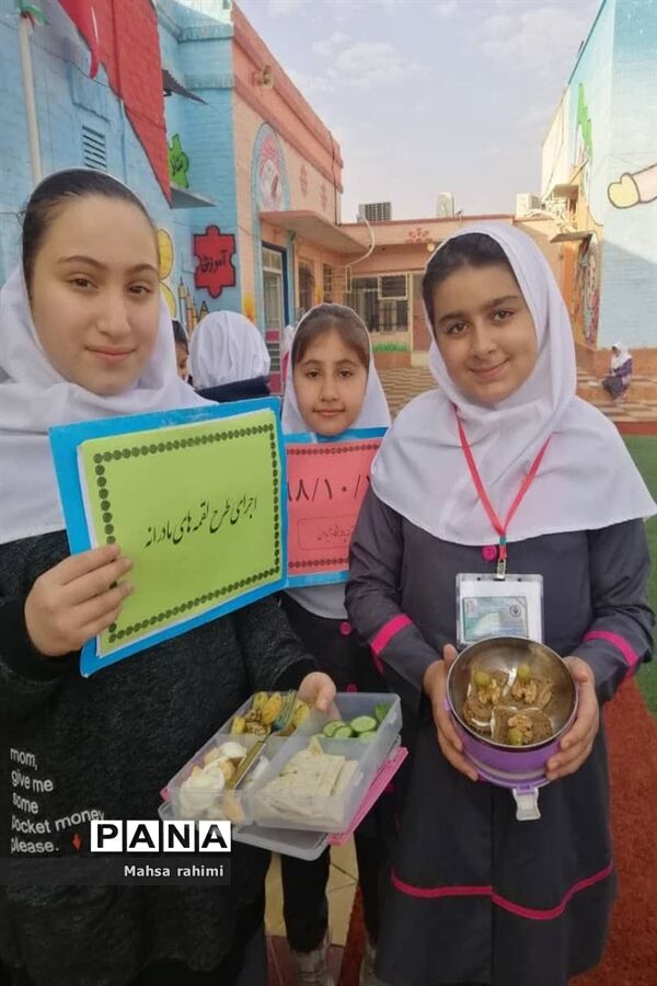 طرح لقمه مادرانه در مدارس آبادان