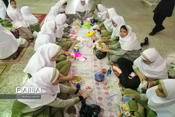 طرح لقمه مادرانه در مدارس آبادان