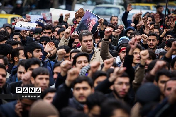 راهپیمایی دانشجویان تهران در پی شهادت سپهبد قاسم سلیمانی