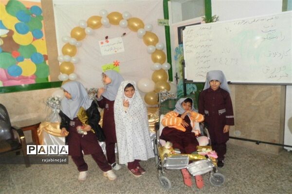 جشن تکلیف  دانش آموزان استثنایی دبستان ایثار ابرکوه