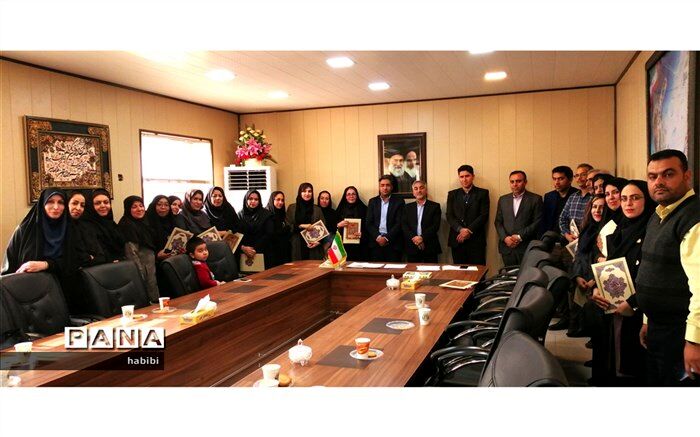 تقدیر از مجریان برگزیده جشنواره نوجوان خوارزمی در آبادان