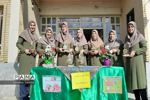 جشن ولادت حضرت زینب (س) در دبستان شاهد ٢ ملایر