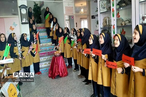 جشن ولادت حضرت زینب (س) در دبستان شاهد ٢ ملایر