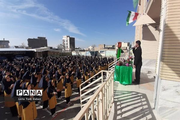 جشن ولادت حضرت زینب (س) در دبستان شاهد ٢ ملایر