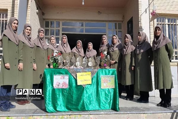 جشن ولادت حضرت زینب (س) در دبستان شاهد ٢ ملایر