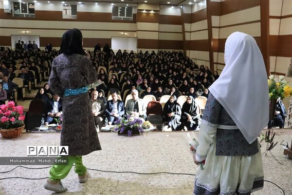 همایش کیفیت بخشی به آموزش و توانمندسازی کارکنان آموزشی در شهرستان آباده