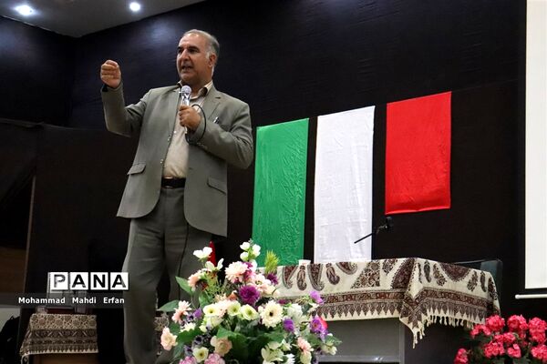 همایش کیفیت بخشی به آموزش و توانمندسازی کارکنان آموزشی در شهرستان آباده