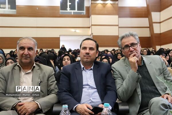 همایش کیفیت بخشی به آموزش و توانمندسازی کارکنان آموزشی در شهرستان آباده