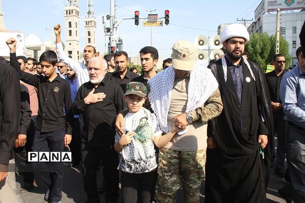 راهپیمایی نمازگزاران بندرعباس به‌مناسبت شهادت سردار سلیمانی