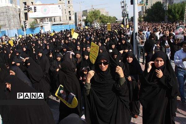 راهپیمایی نمازگزاران بندرعباس به‌مناسبت شهادت سردار سلیمانی