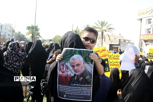 راهپیمایی نمازگزاران بندرعباس به‌مناسبت شهادت سردار سلیمانی
