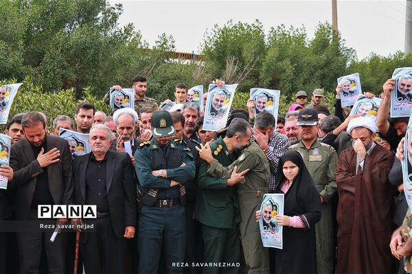 تجمع مردم نمازگزار مسجدسلیمانی در پی شهادت سردار قاسم سلیمانی