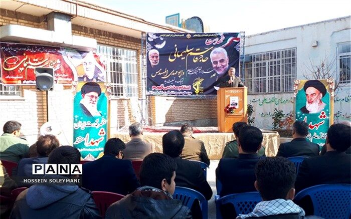 سردار شهید سلیمانی نماد ایستادگی ملت ایران است