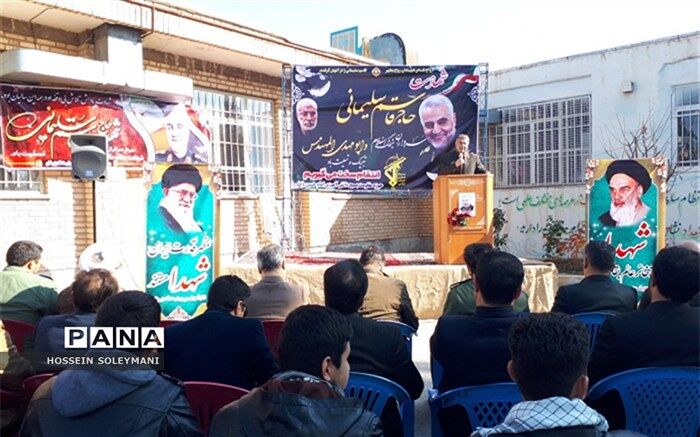 سردار شهید سلیمانی نماد ایستادگی ملت ایران است