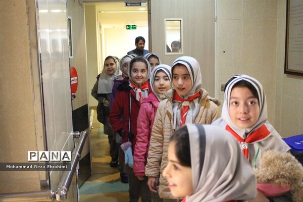 بازدید رئیس سازمان دانش آموزی و تعدادی از دانش آموزان پیشتاز از بیمارستان فرشچیان همدان
