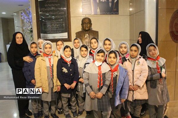 بازدید رئیس سازمان دانش آموزی و تعدادی از دانش آموزان پیشتاز از بیمارستان فرشچیان همدان