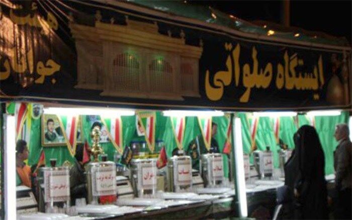 برپایی ایستگاه صلواتی در مسیر یزد-کرمان برای خدمت‌رسانی به زائران شهید سلیمانی