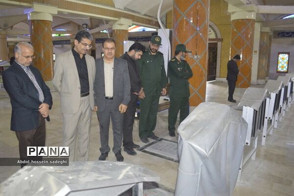 عطر افشانی و گل گزاری قبور مطهر شهدا در آستانه یادواره شهدای فرهنگی و دانش‌آموزی استان بوشهر