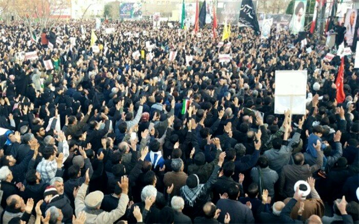 تجمع عزاداران و سوگواران شهادت سردار رشید اسلام، سپهبد حاج قاسم سلیمانی در  میدان جهاد کاشان