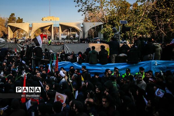تشییع پیکر شهدای مقاومت در تهران