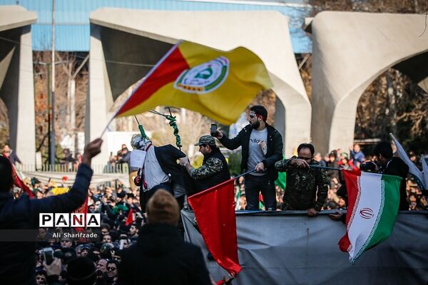 تشییع پیکر شهدای مقاومت در تهران