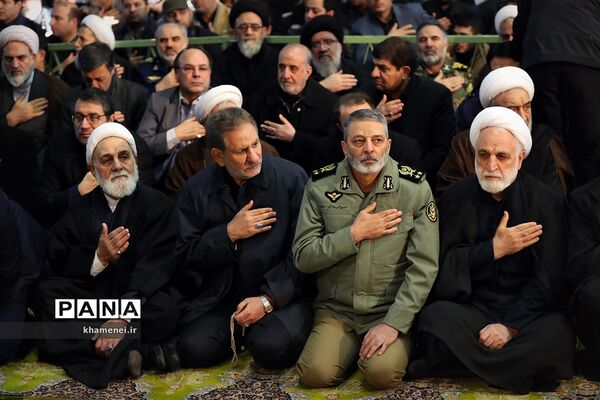 اقامه نماز بر پیکر شهید سپهبد قاسم سلیمانی و یاران مجاهد او