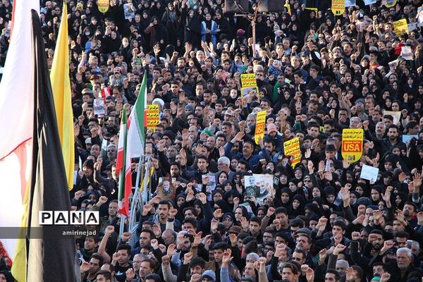 اجتماع بزرگ مردم و هیات‌های عزاداری یزد درسوگ شهید سلیمانی