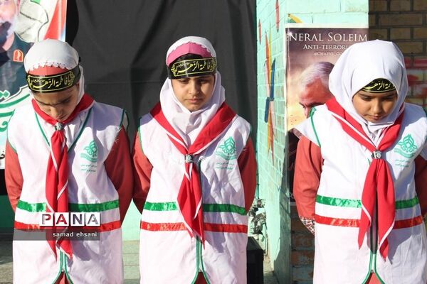 عزاداری دانش آموزان پیشتاز مدرسه جهادگران یاسوج در سوگ سردار دلها