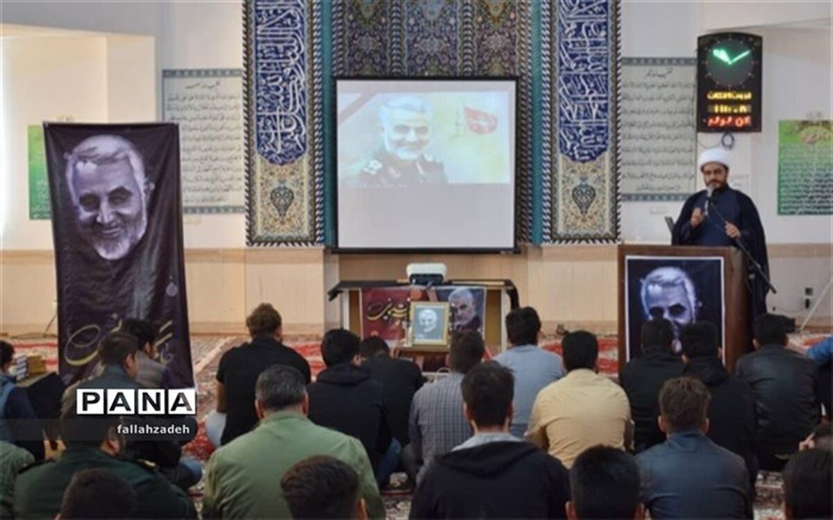 سردارسلیمانی  همیشه سد محکمی در برابر استکبار جهانی بود.
