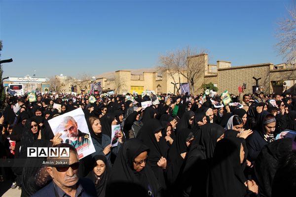 راهپیمایی مردم شیراز در مراسم بزرگداشت سردار شهید حاج قاسم سلیمانی