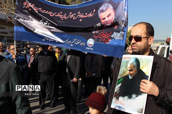 راهپیمایی مردم شیراز در مراسم بزرگداشت سردار شهید حاج قاسم سلیمانی