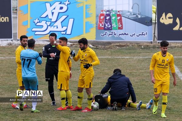 دیدار تیم های فوتبال نود ارومیه و علم و ادب تبریز