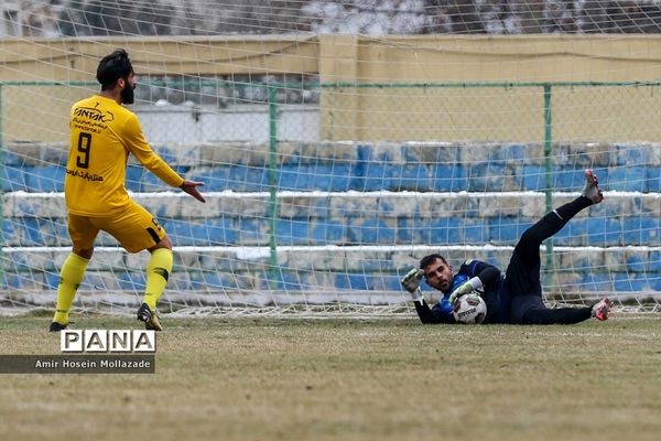 دیدار تیم های فوتبال نود ارومیه و علم و ادب تبریز