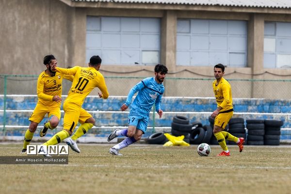 دیدار تیم های فوتبال نود ارومیه و علم و ادب تبریز