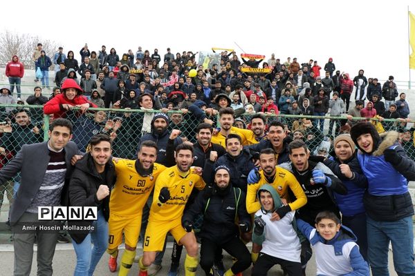 دیدار تیم های فوتبال نود ارومیه و علم و ادب تبریز