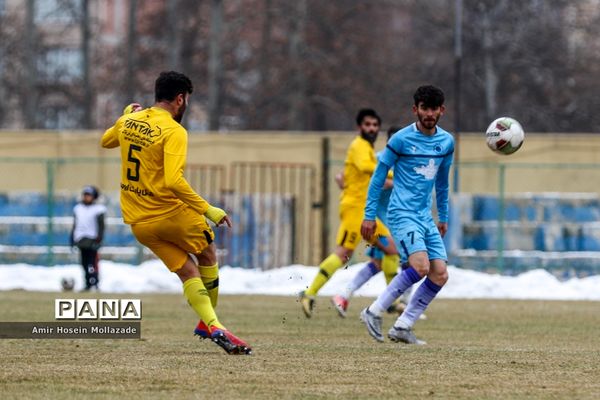 دیدار تیم های فوتبال نود ارومیه و علم و ادب تبریز
