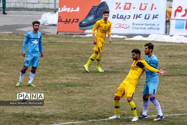 دیدار تیم های فوتبال نود ارومیه و علم و ادب تبریز