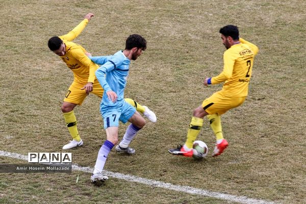 دیدار تیم های فوتبال نود ارومیه و علم و ادب تبریز