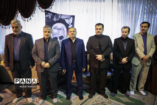 مراسم بزرگداشت شهادت سردار قاسم سلیمانی در معاونت پرورشی آموزش و پرورش