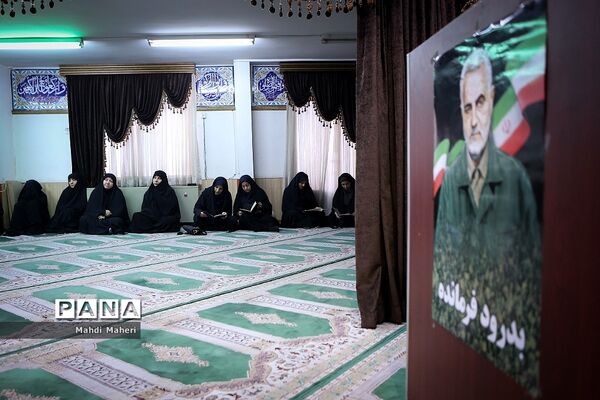 مراسم بزرگداشت شهادت سردار قاسم سلیمانی در معاونت پرورشی آموزش و پرورش